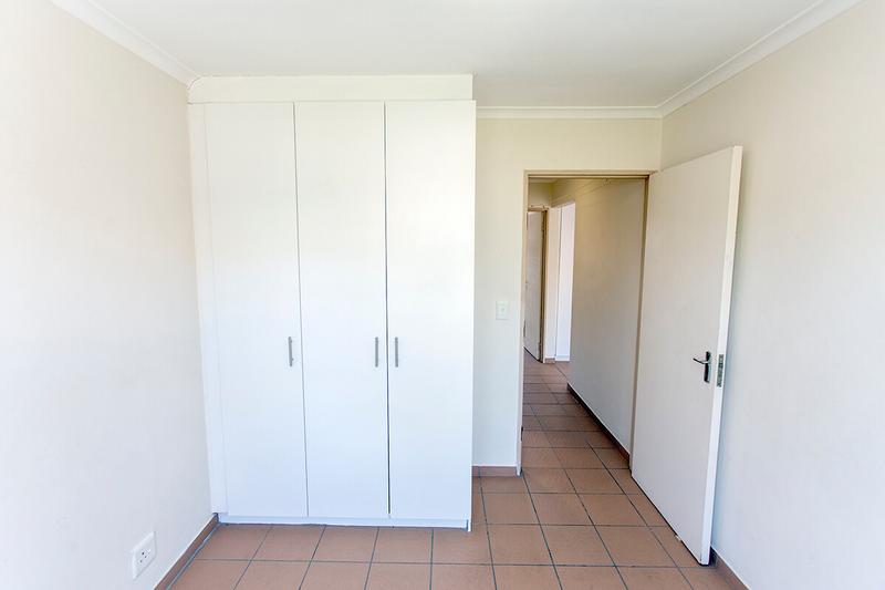 2 Bedroom Property for Sale in Oakglen Western Cape